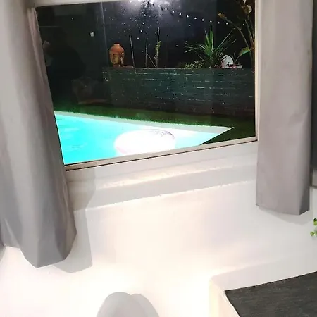 Studio-valentine Climatisee Avec Piscine Chauffee Apartment