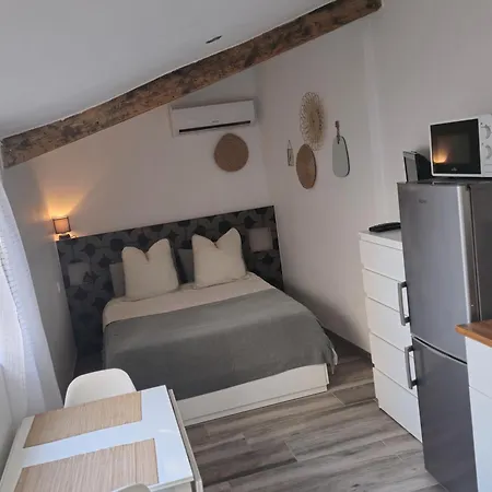 Studio-valentine Climatisee Avec Piscine Chauffee Apartment Marseille